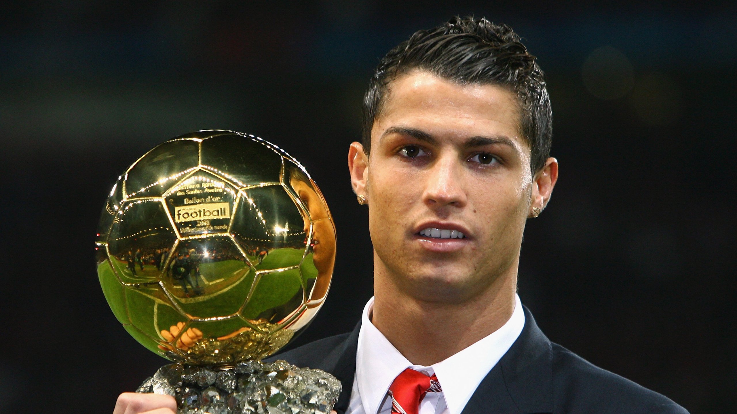 中国足球队伍国际比赛经验持续积累，战绩逐步提升，中国国家足球队的比赛